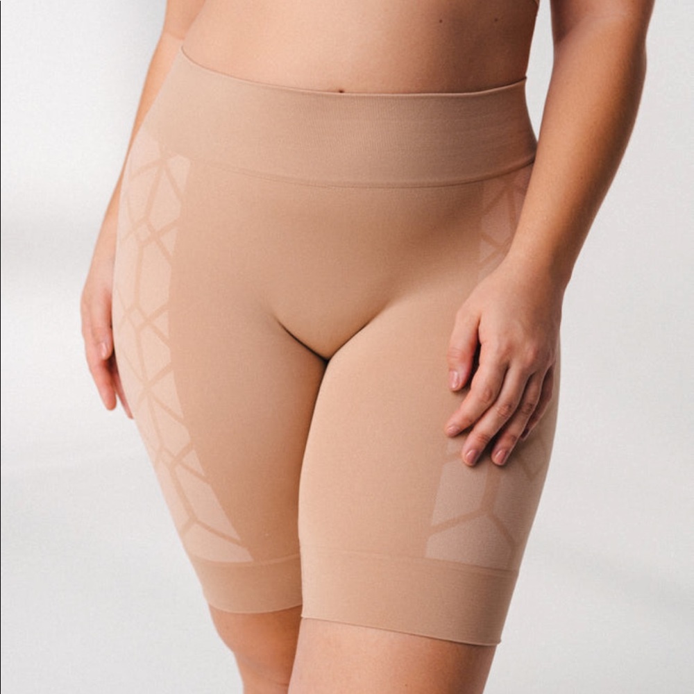 balance atletica vitality contour shaping short